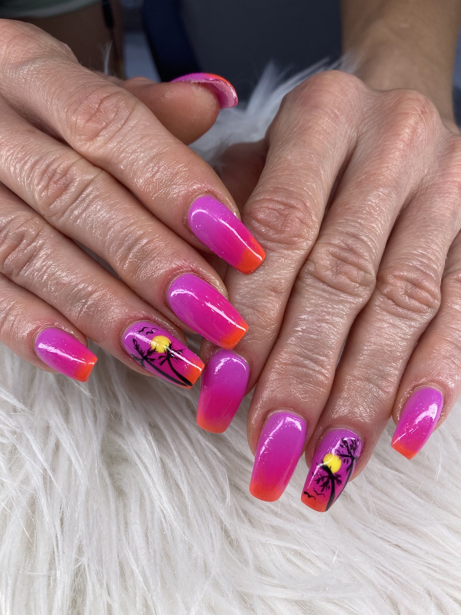 Glossy Nails & Spa logo